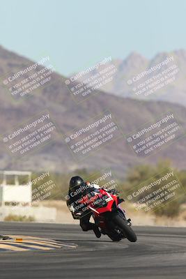 media/Oct-30-2025-Racers Edge (Thu) [[dabbdaf680]]/3-B Group/Session 2 (Turn 14)/